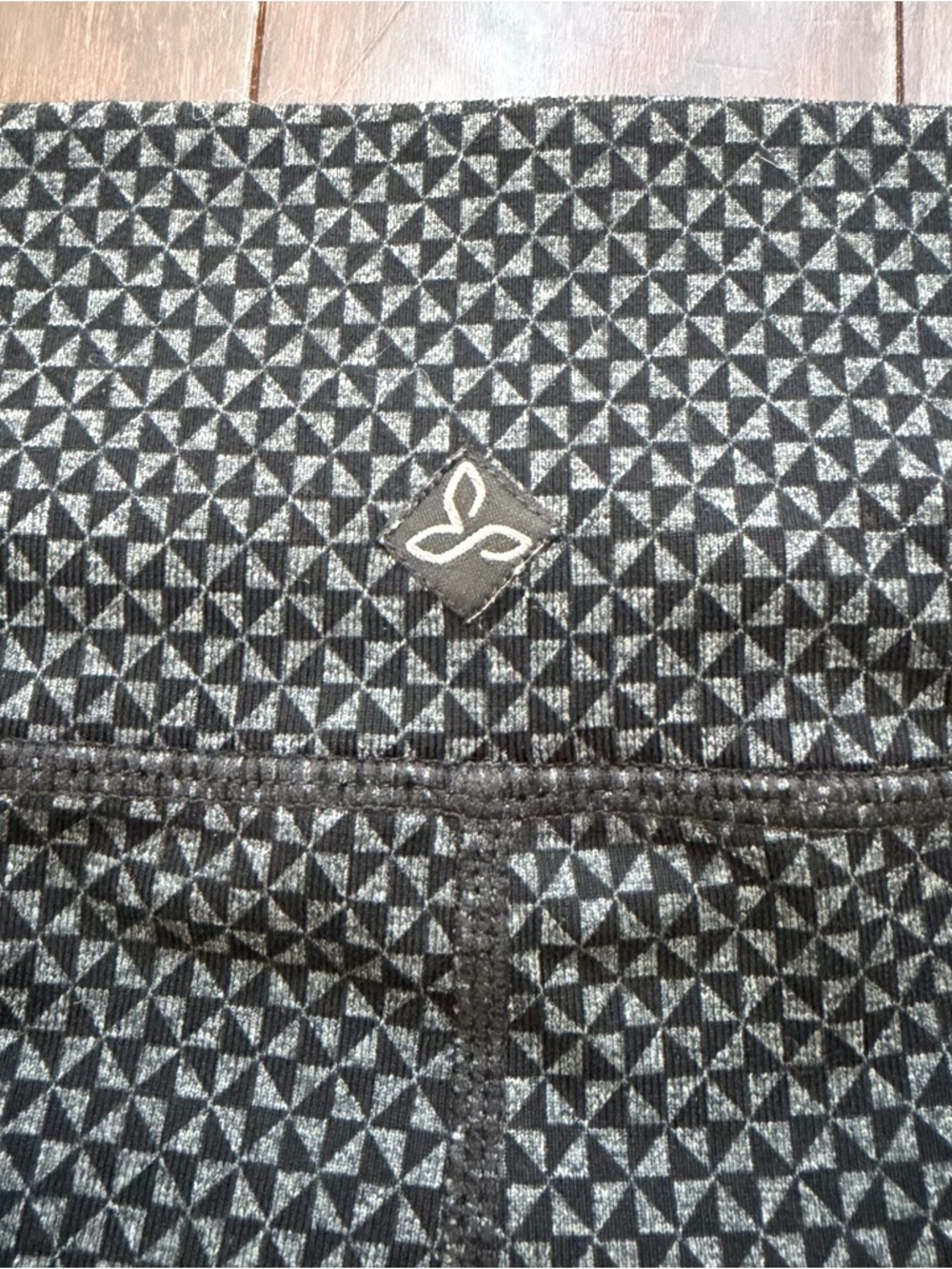 PrAna Women’s Active Leggings Size S Geometric Print Black Gray Workout Gym - Picture 6 of 7